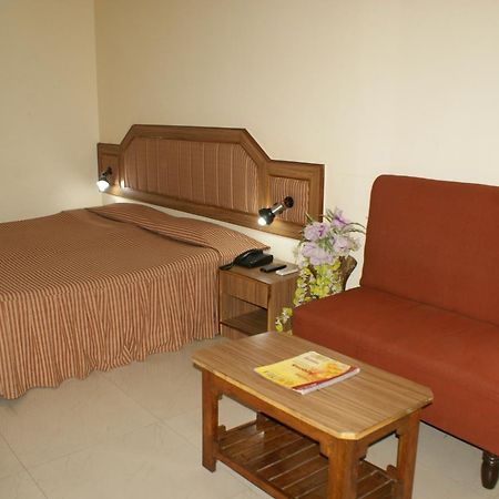 Hotel Lara India Varanasi Esterno foto