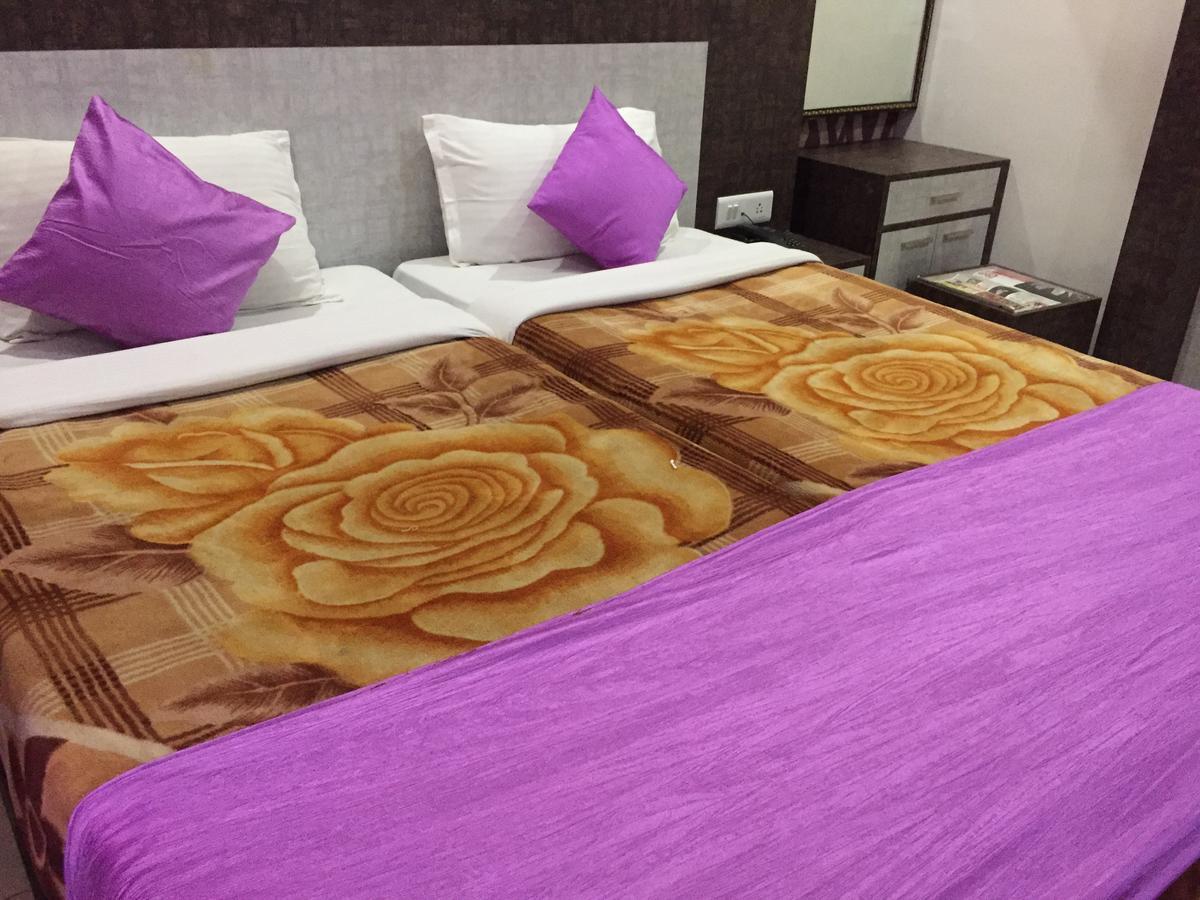 Hotel Lara India Varanasi Esterno foto