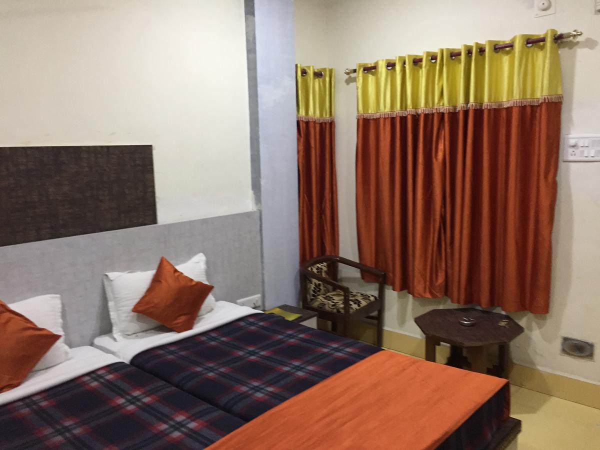 Hotel Lara India Varanasi Esterno foto