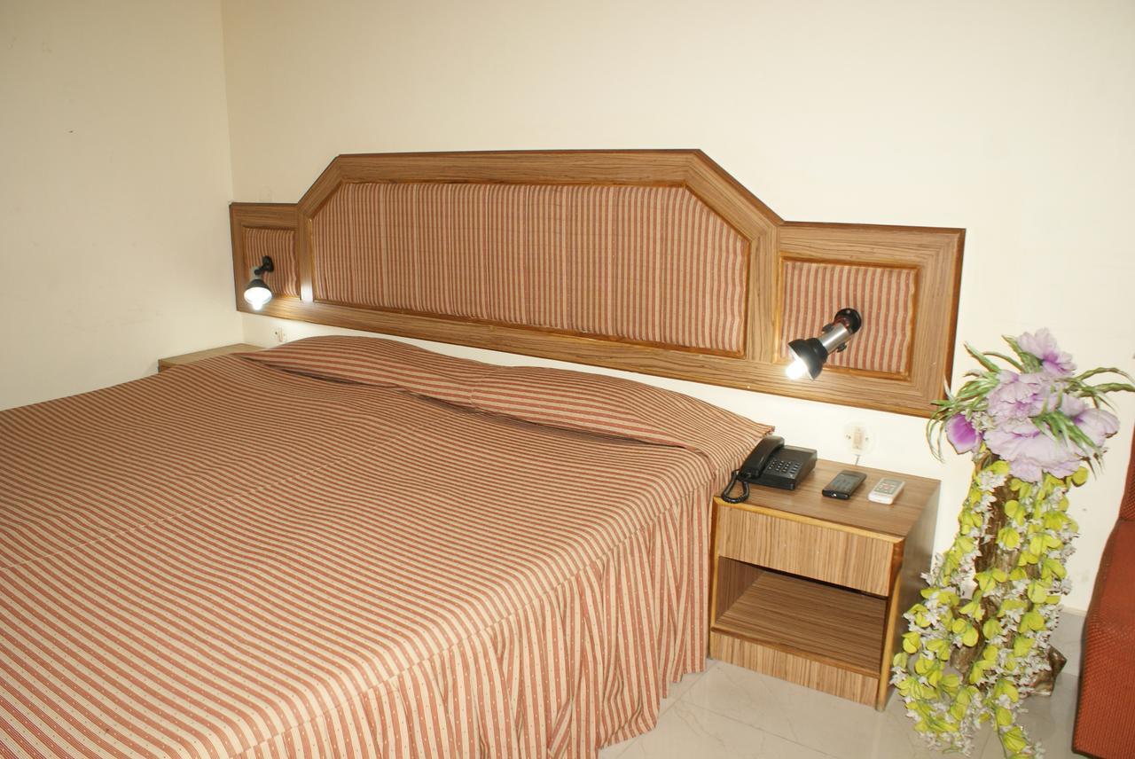 Hotel Lara India Varanasi Esterno foto