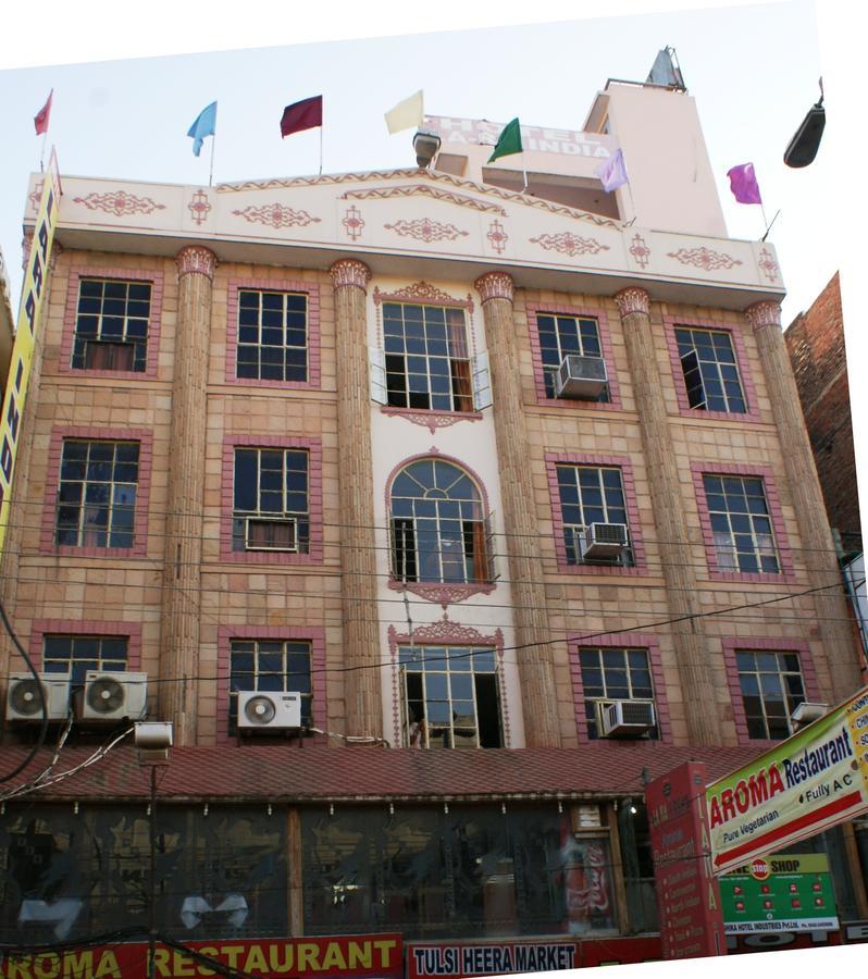 Hotel Lara India Varanasi Esterno foto