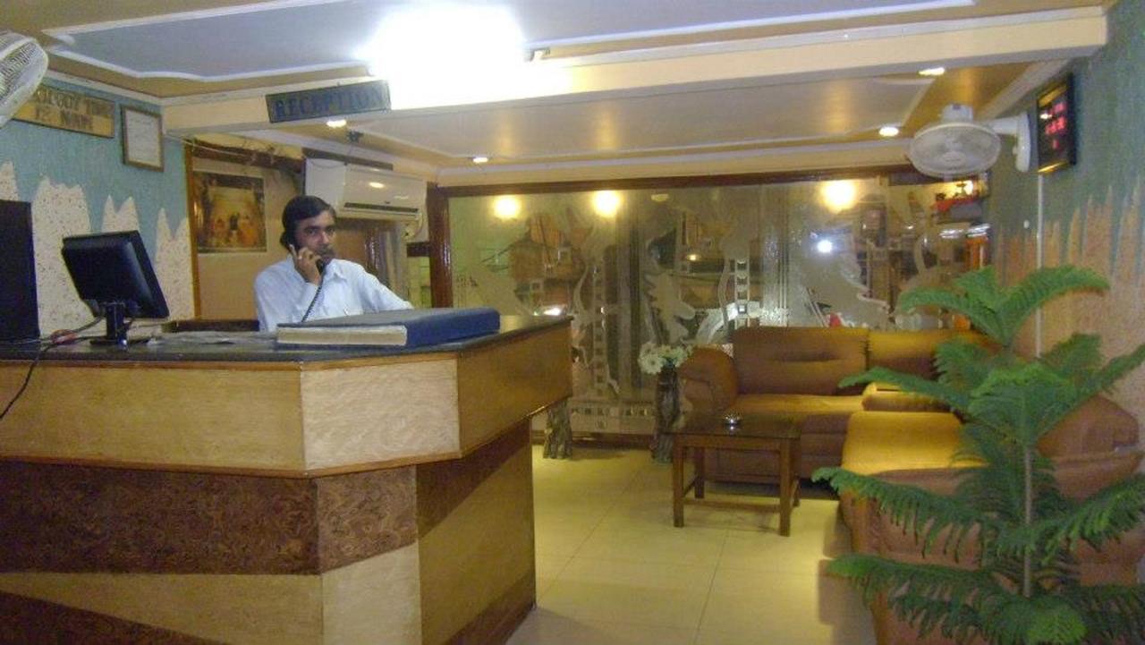 Hotel Lara India Varanasi Esterno foto